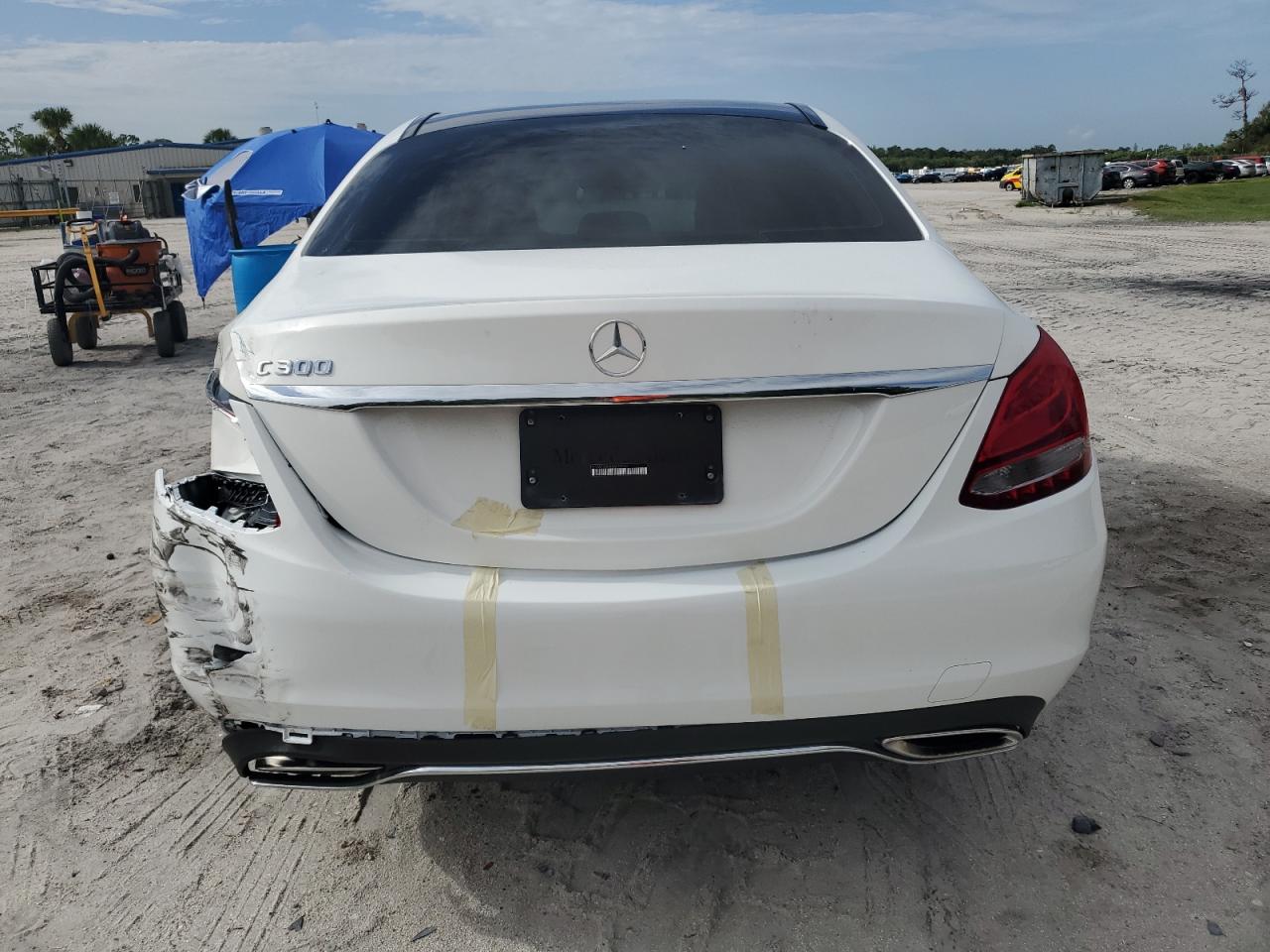 2017 Mercedes-Benz C 300 VIN: 55SWF4JB4HU209592 Lot: 68303274