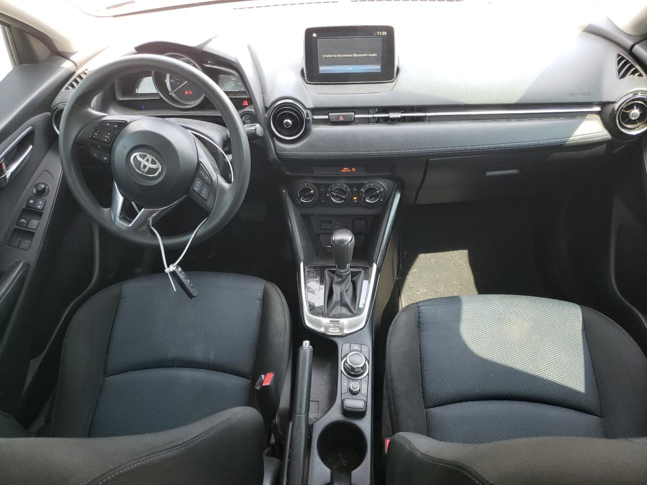 3MYDLBYV9JY330782 2018 Toyota Yaris Ia