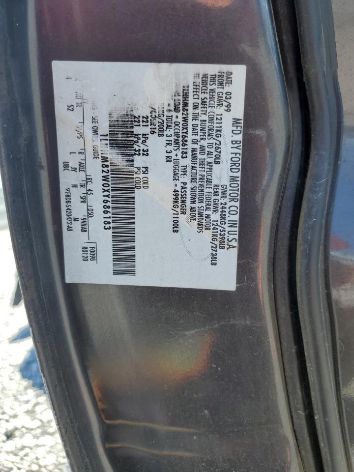 1LNHM82W0XY686183 1999 Lincoln Town Car Signature