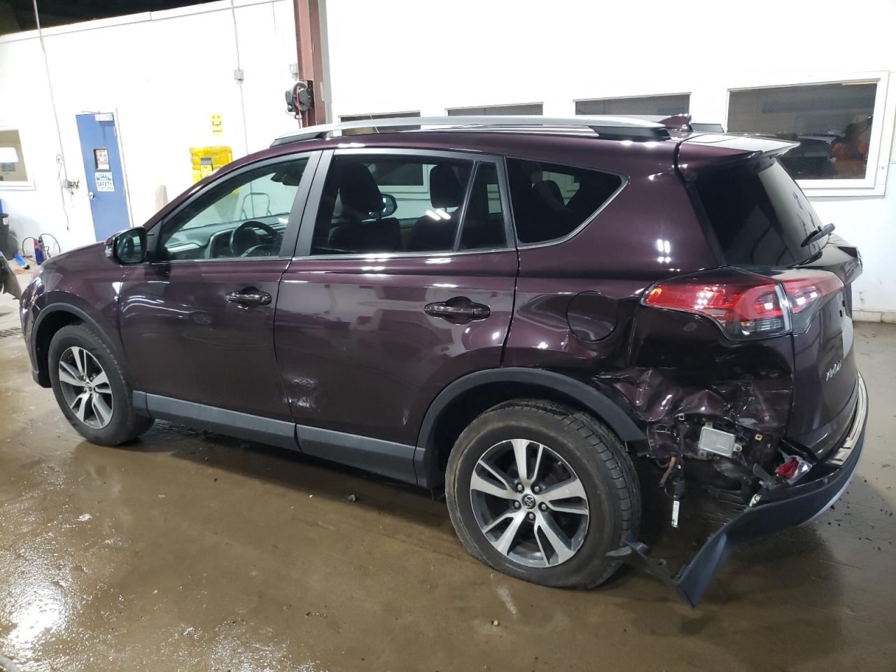 2T3RFREVXJW828746 2018 TOYOTA RAV 4 - Image 2