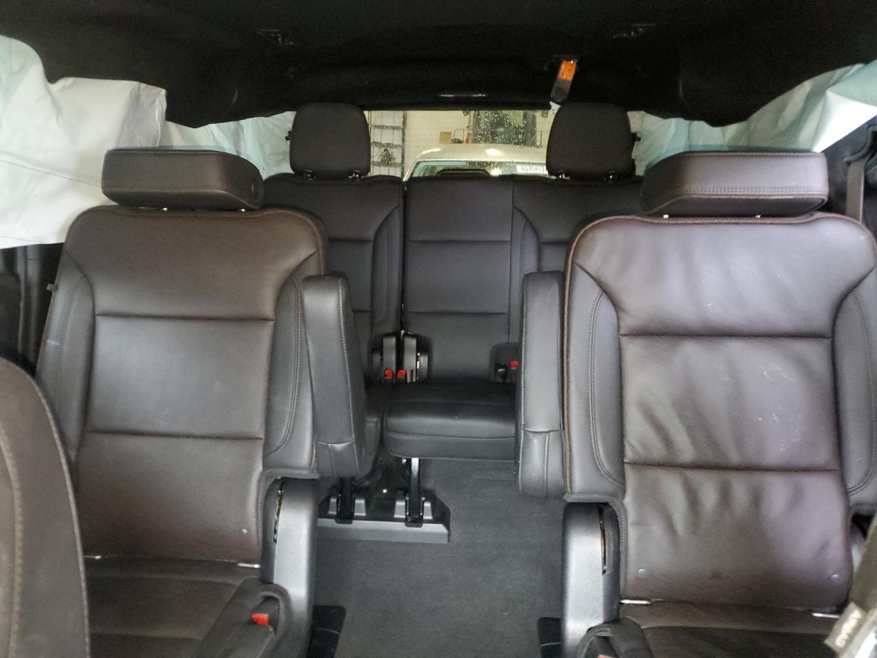 2022 Chevrolet Suburban - Image 10