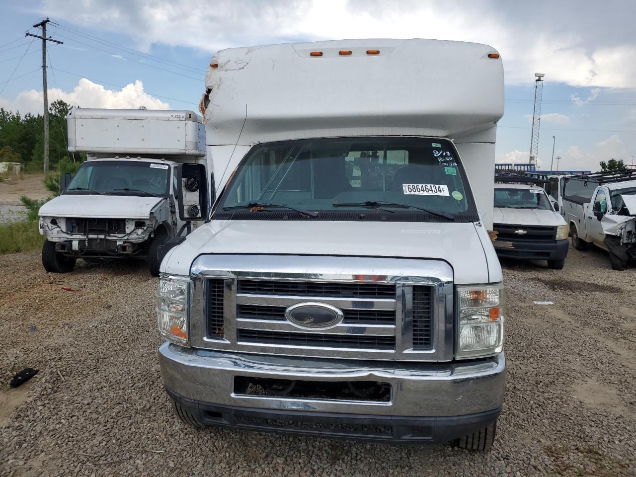 2015 Ford Econoline - Image 5