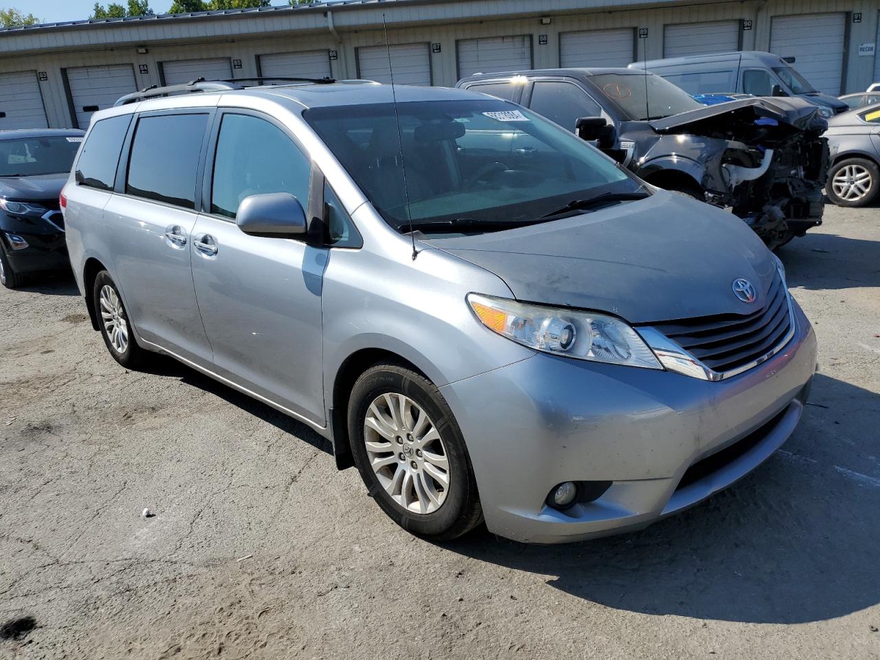 5TDYK3DC4DS390221 2013 Toyota Sienna Xle