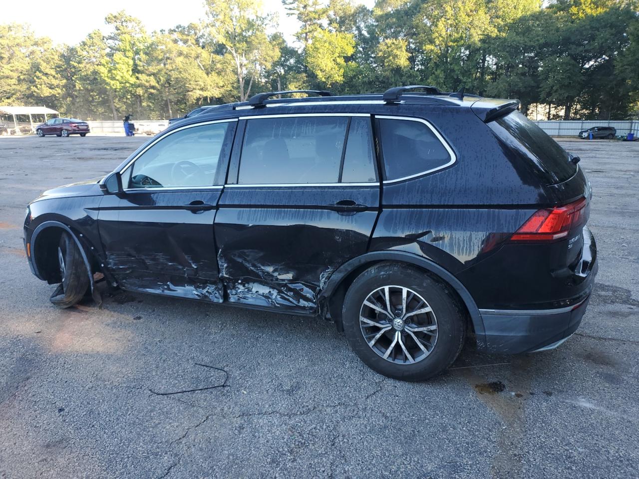 3VV3B7AX1JM213700 2018 VOLKSWAGEN TIGUAN - Image 2