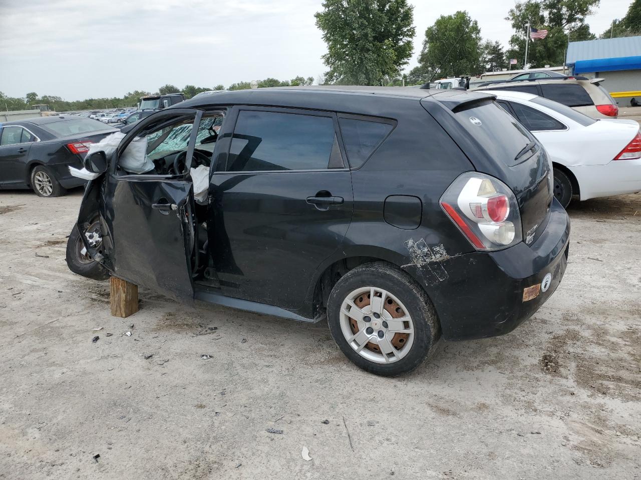 2009 Pontiac Vibe - Image 2