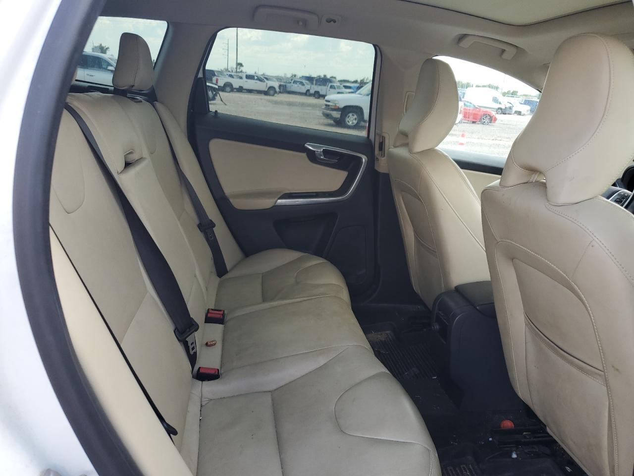 2016 Volvo XC60 - Image 11