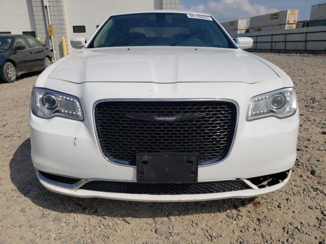 Седани CHRYSLER 300 2016 Білий