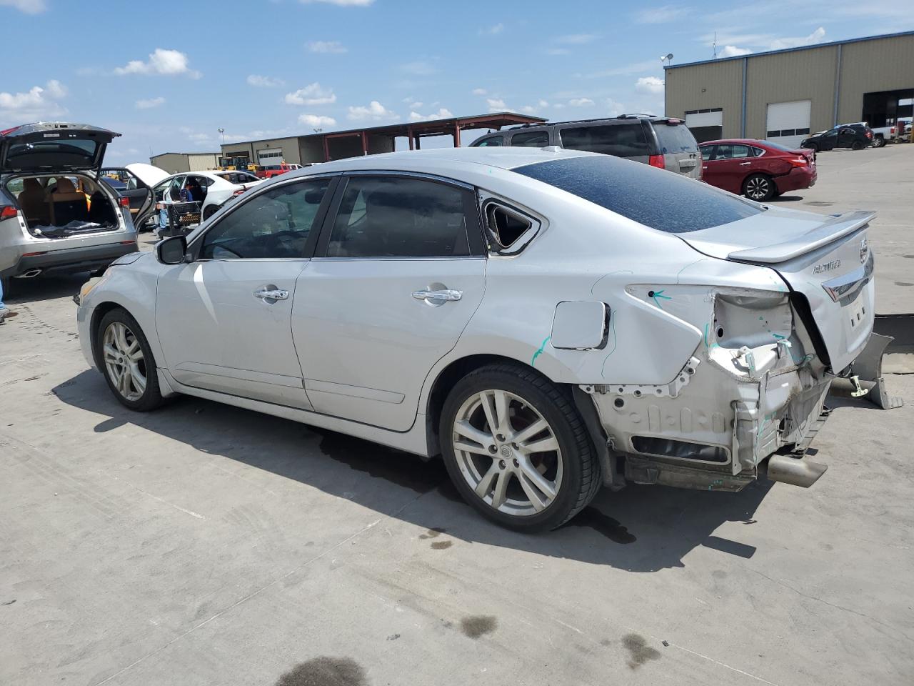 2014 Nissan Altima - Image 2