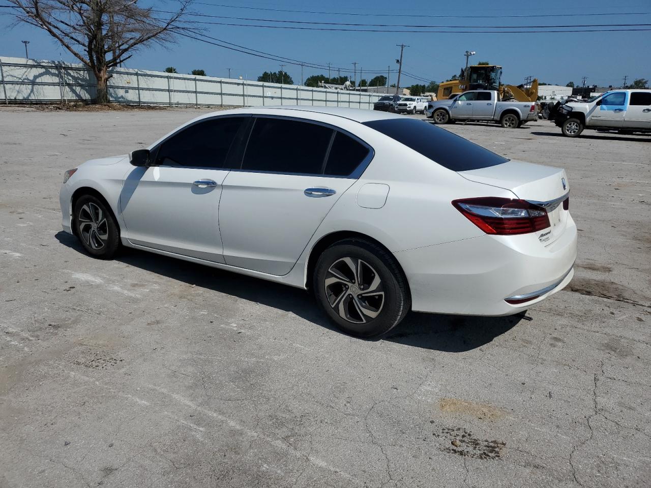 1HGCR2F3XHA283918 2017 HONDA ACCORD - Image 2