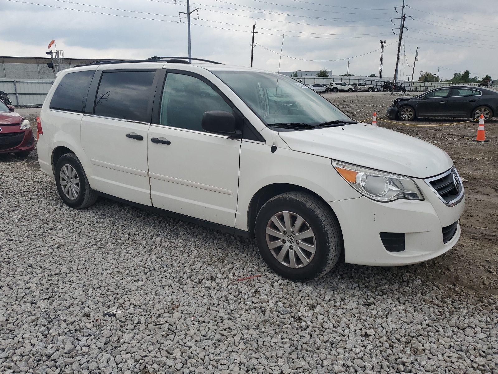 2V8HW44149R542978 2009 Volkswagen Routan S