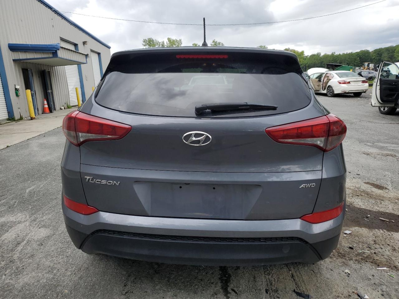 KM8J2CA41JU768643 2018 Hyundai Tucson Se