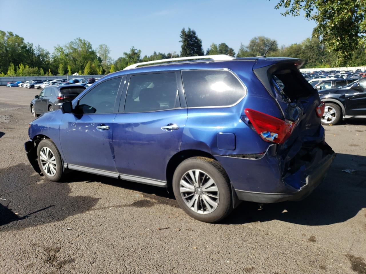 VIN 5N1DR2MMXJC666567 2018 NISSAN PATHFINDER no.2