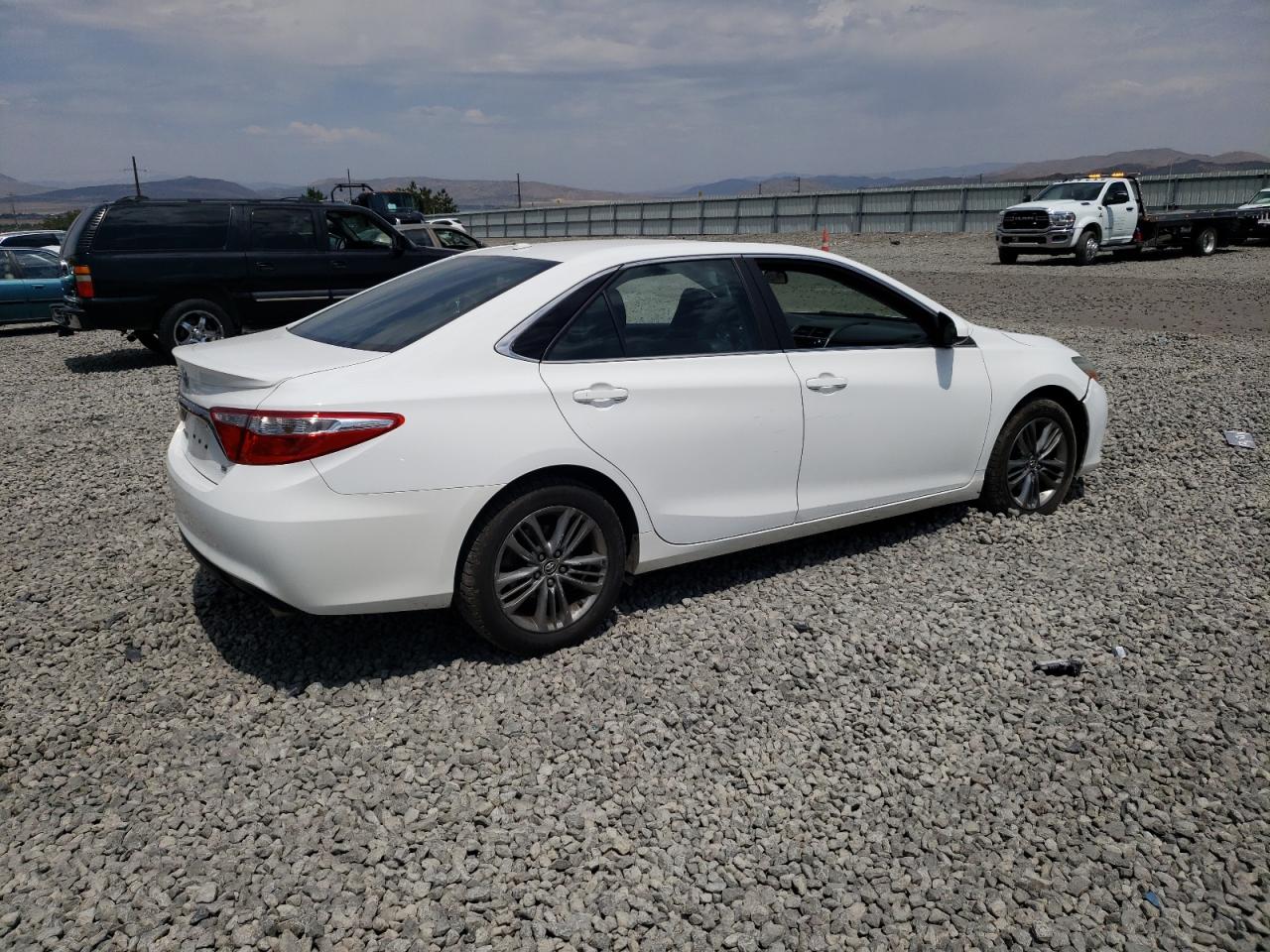 VIN 4T1BF1FK3GU116362 2016 TOYOTA CAMRY no.3