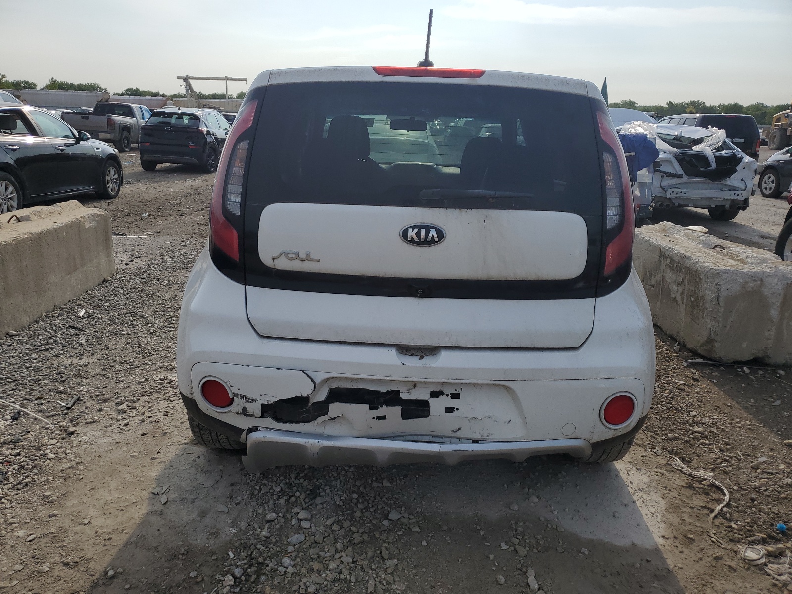 2017 Kia Soul + vin: KNDJP3A56H7413362