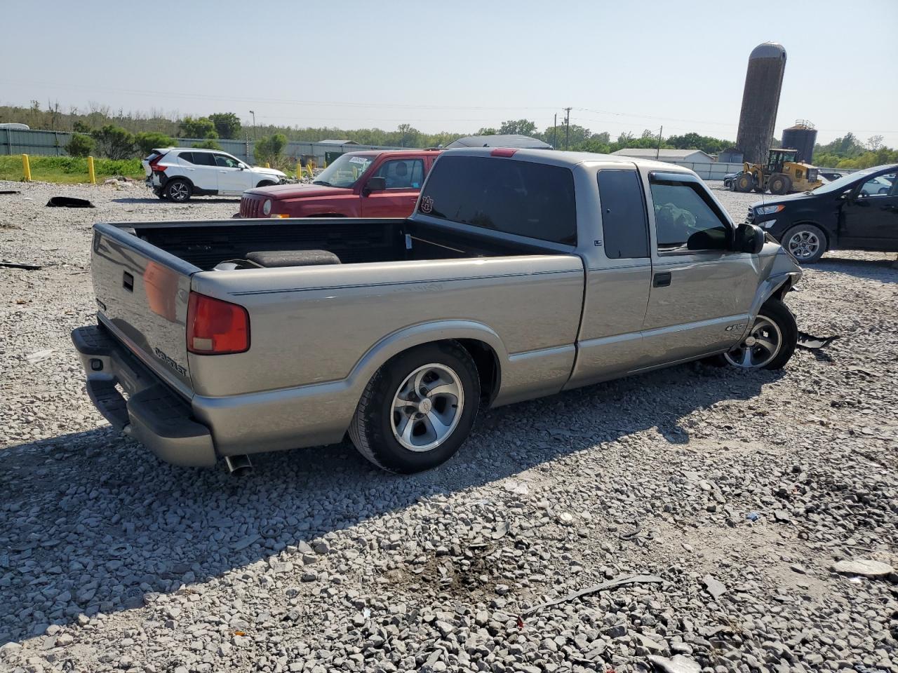 2003 Chevrolet S-10 Pickup - Image 3