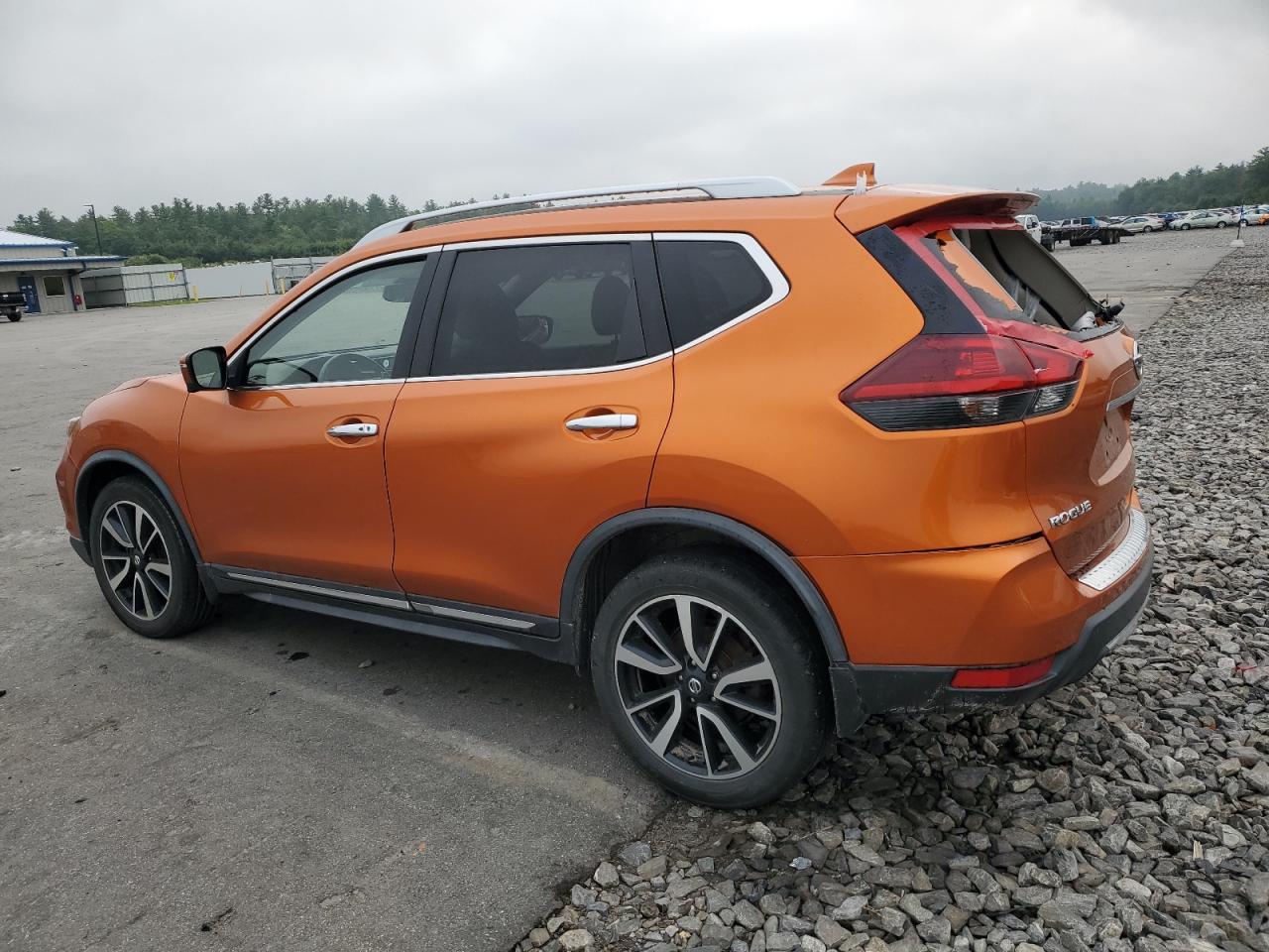 JN8AT2MV2JW350505 2018 NISSAN ROGUE - Image 2