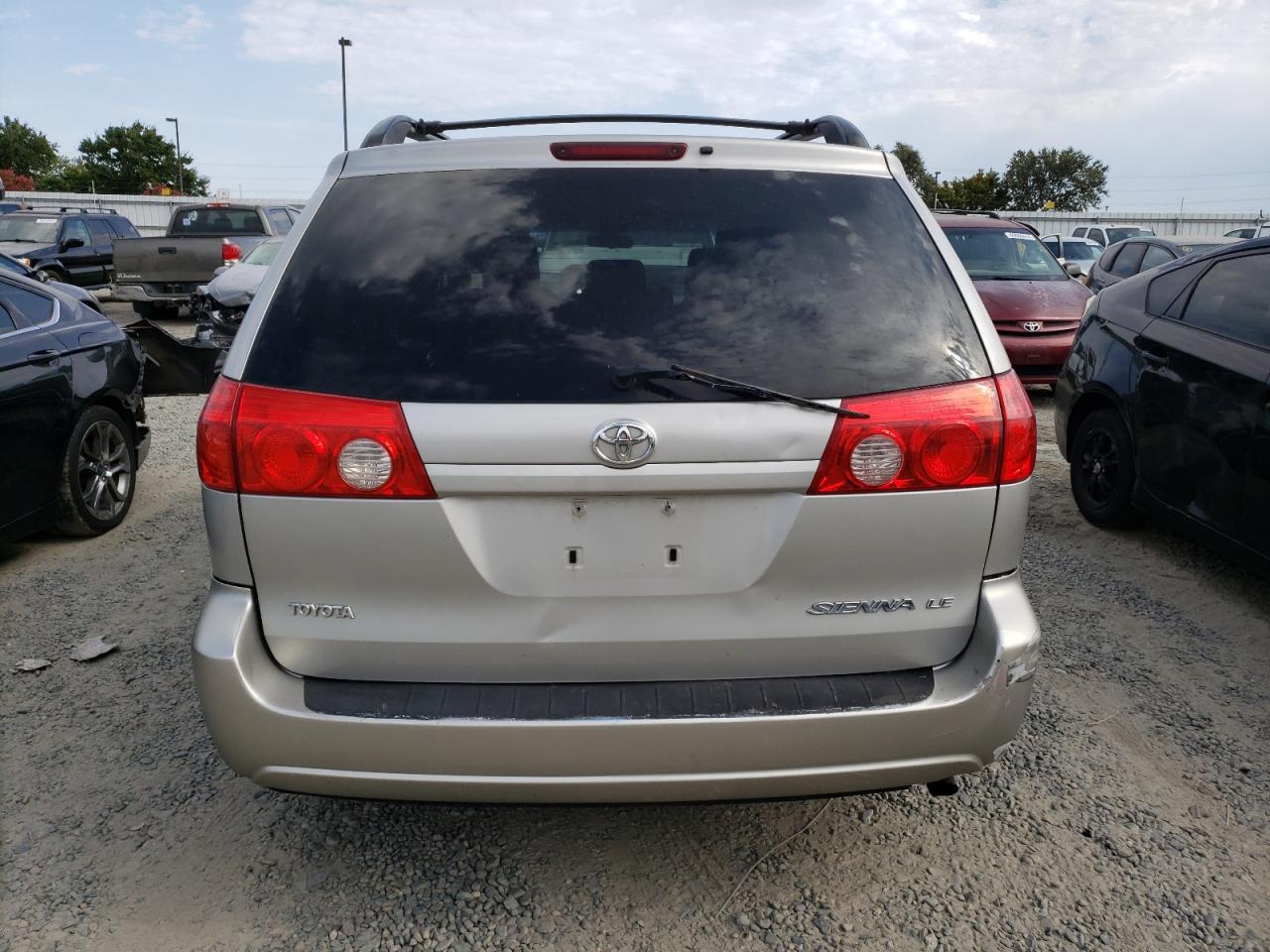 2009 Toyota Sienna - Image 6