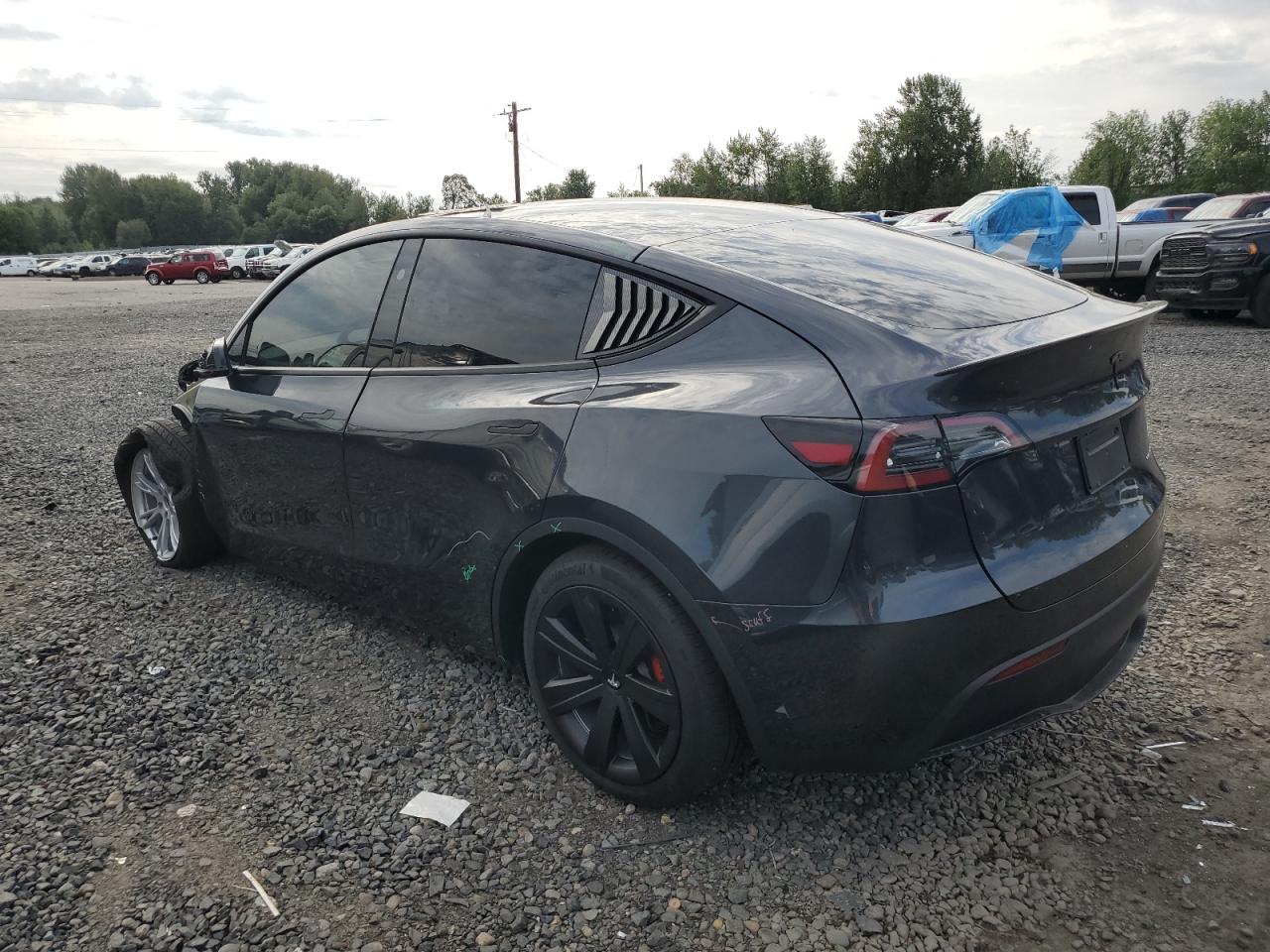 7SAYGDEE8RF991380 2024 TESLA MODEL Y - Image 2