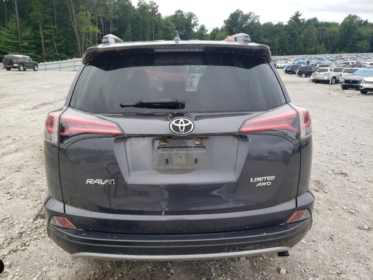 JTMDFREV3HJ135360 2017 Toyota Rav4 Limited