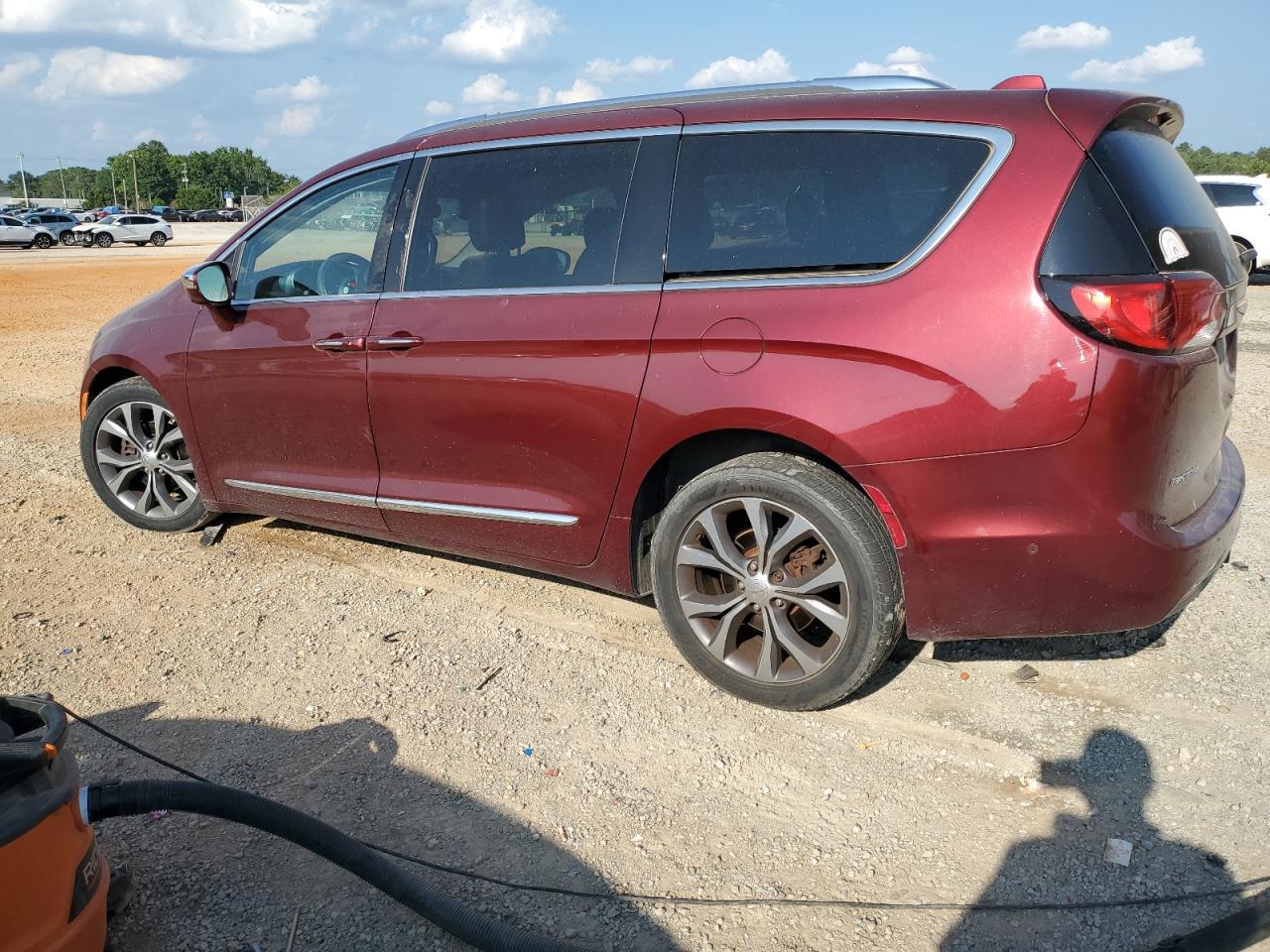 2C4RC1GG7HR725734 2017 CHRYSLER PACIFICA - Image 2