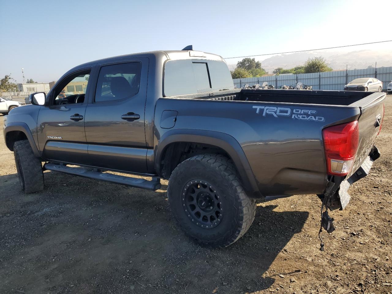 3TMAZ5CN4HM037320 2017 Toyota Tacoma Double Cab