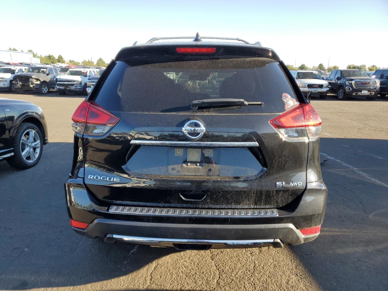 2018 Nissan Rogue S VIN: JN8AT2MV8JW302250 Lot: 69473584