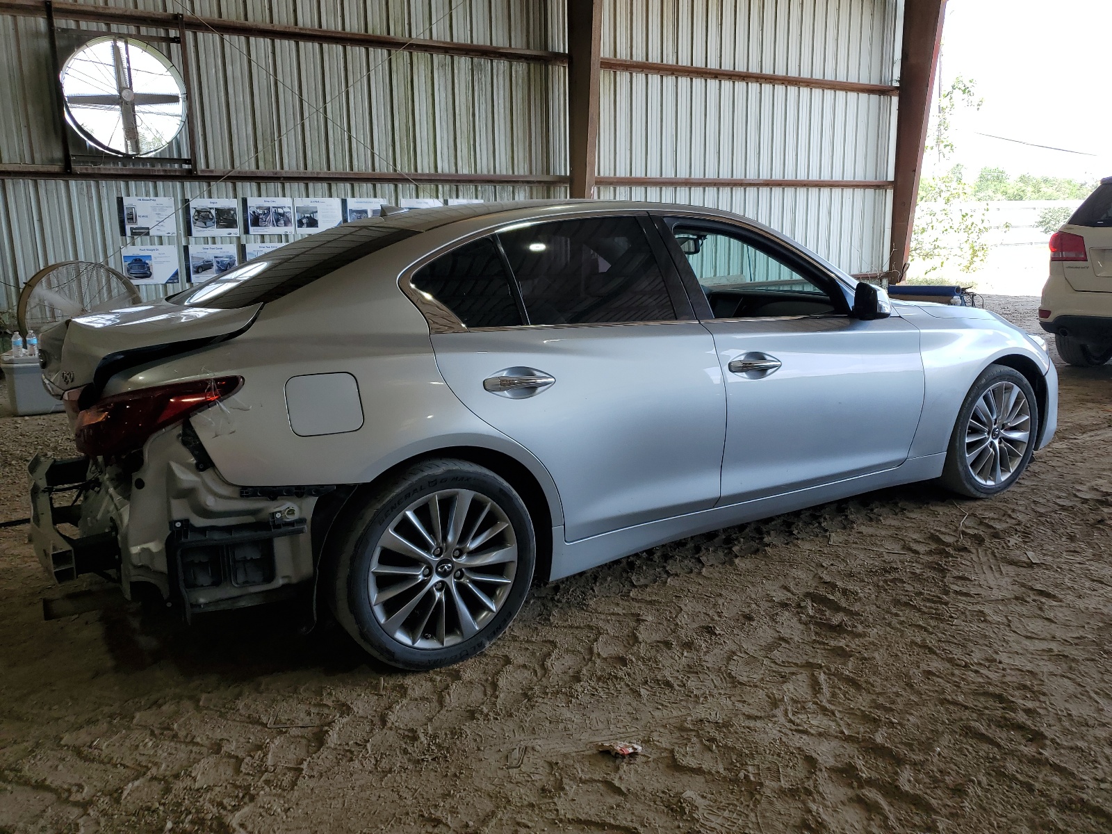 2018 Infiniti Q50 Luxe vin: JN1EV7AP2JM354661