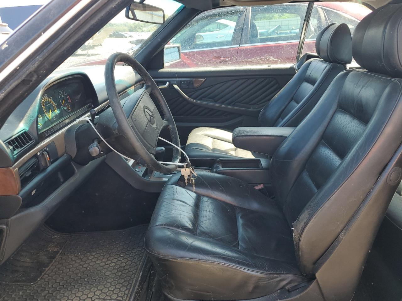 1990 Mercedes-Benz 560 Sec VIN: WDBCA45EXLA500850 Lot: 69131404