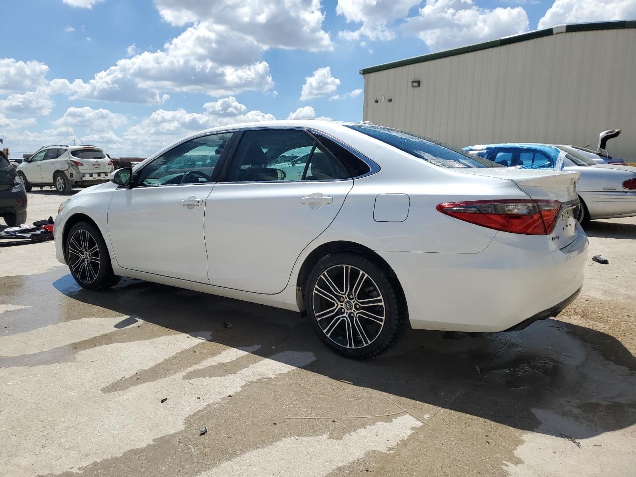 4T1BF1FK6GU562537 2016 TOYOTA CAMRY - Image 2