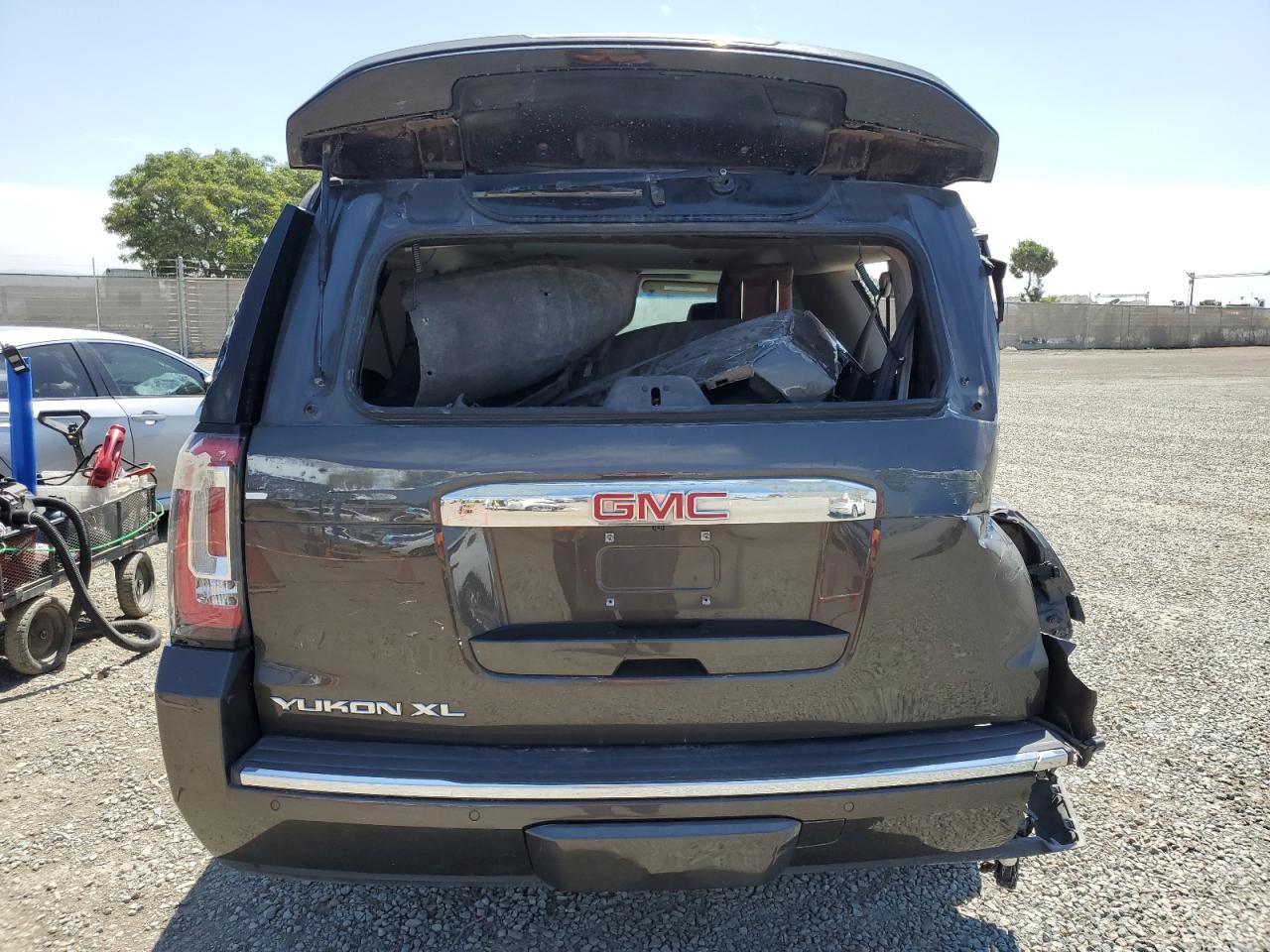 1GKS2HKJ7KR142940 2019 GMC Yukon Xl Denali