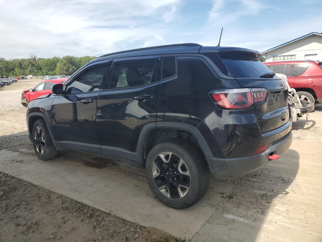 3C4NJDDB4JT130227 2018 JEEP COMPASS - Image 2