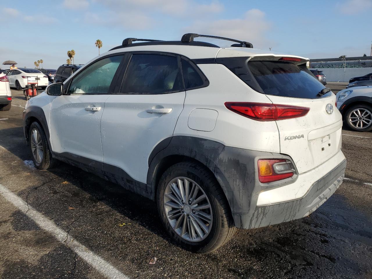 KM8K6CAA8JU110820 2018 HYUNDAI KONA - Image 2