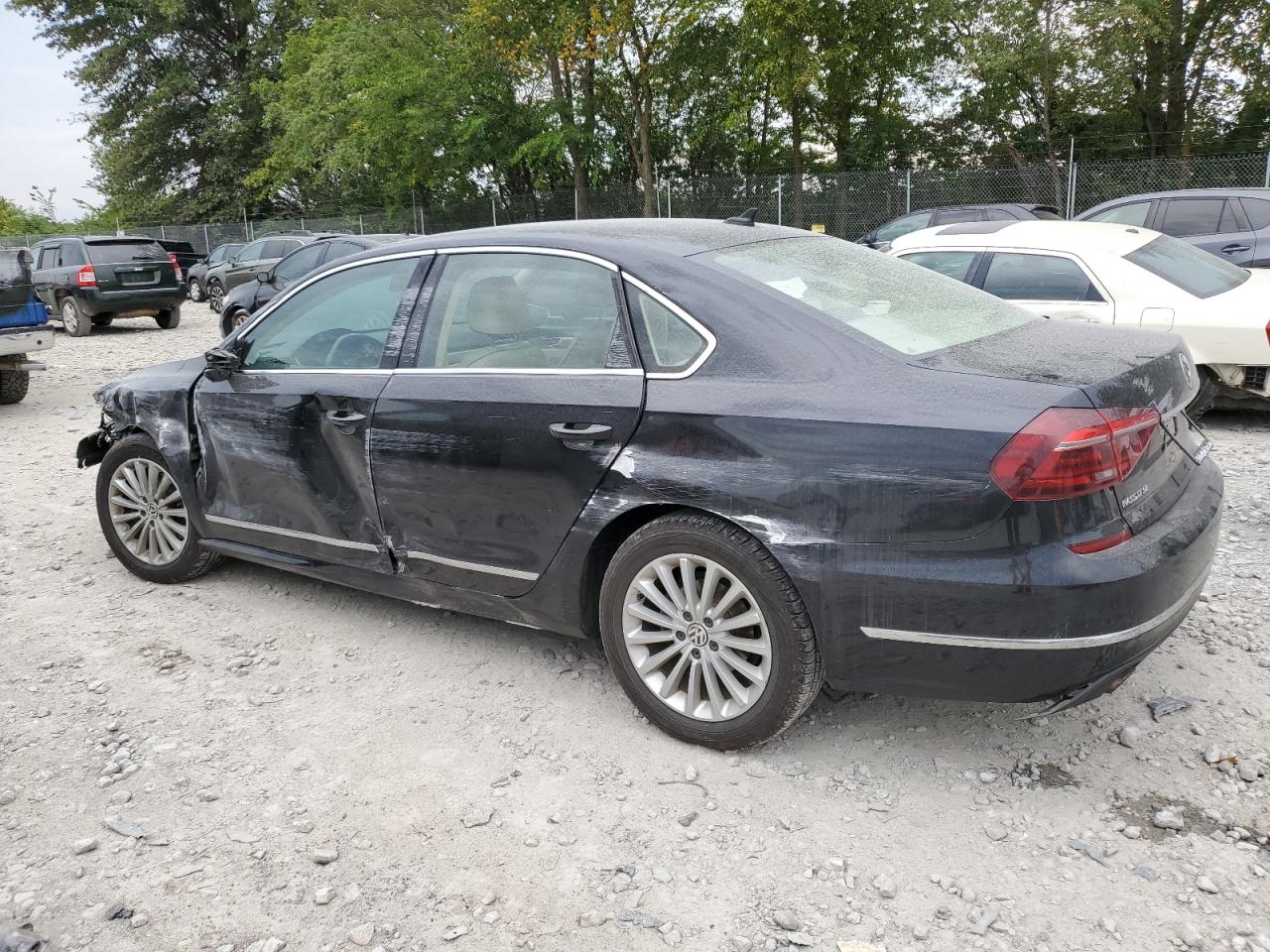 2017 Volkswagen Passat - Image 2