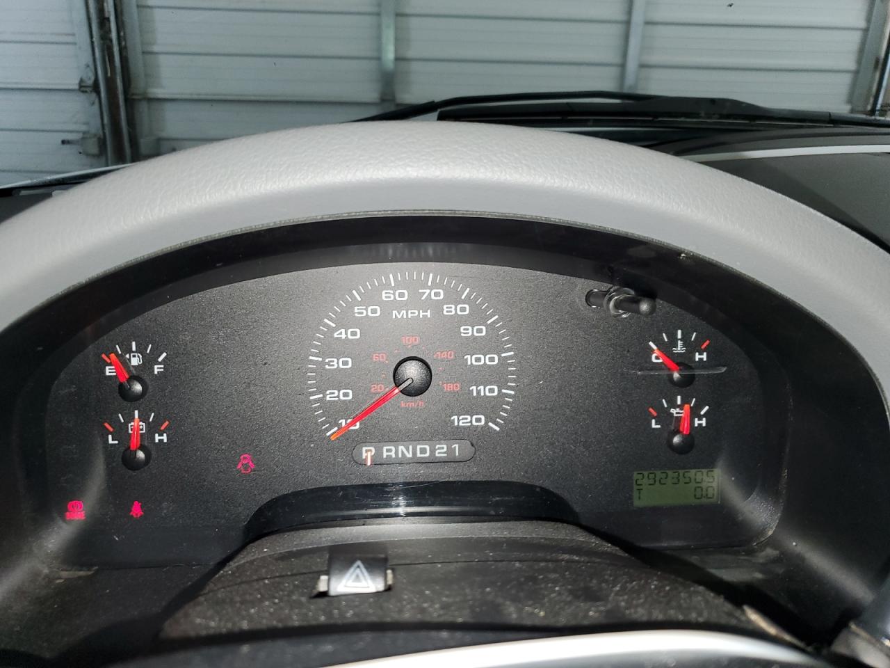 1FTRF12215NB10575 2005 Ford F150 1FTRF12215NB10575 2005 Ford F150