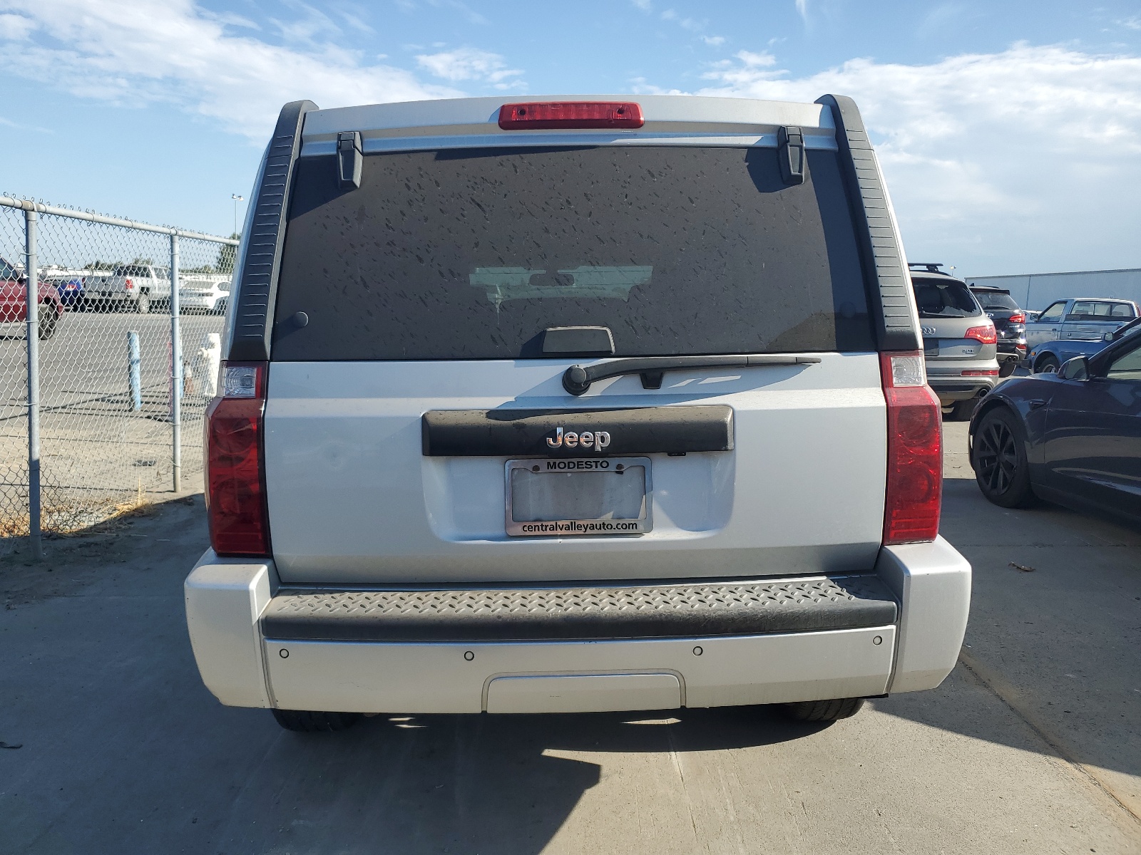 1J8HH48N17C548142 2007 Jeep Commander