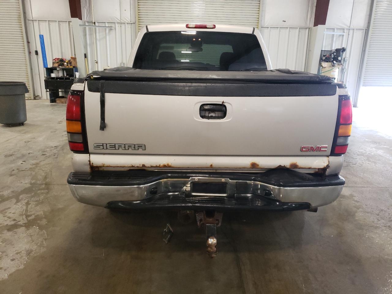 2005 GMC New Sierra K1500 VIN: 2GTEK13TX51253169 Lot: 66955654