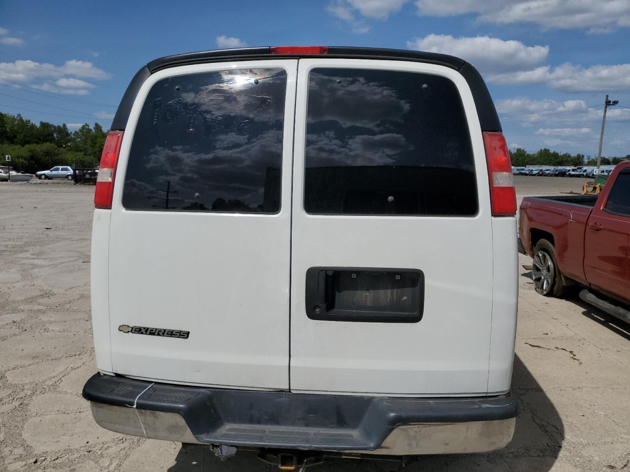 1GAZGPFGXH1104817 2017 Chevrolet Express G3500 Lt