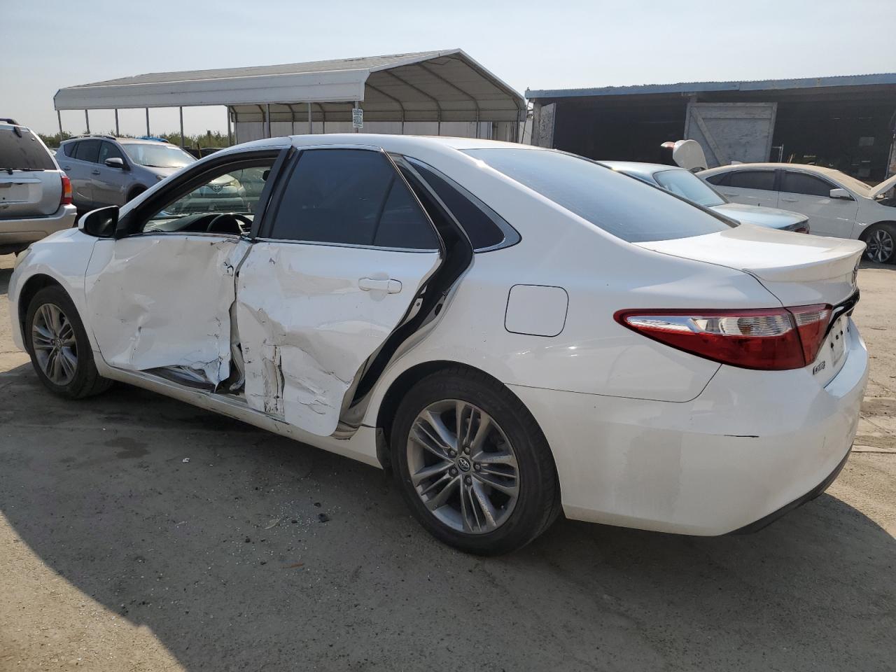 4T1BF1FK6GU547407 2016 TOYOTA CAMRY - Image 2