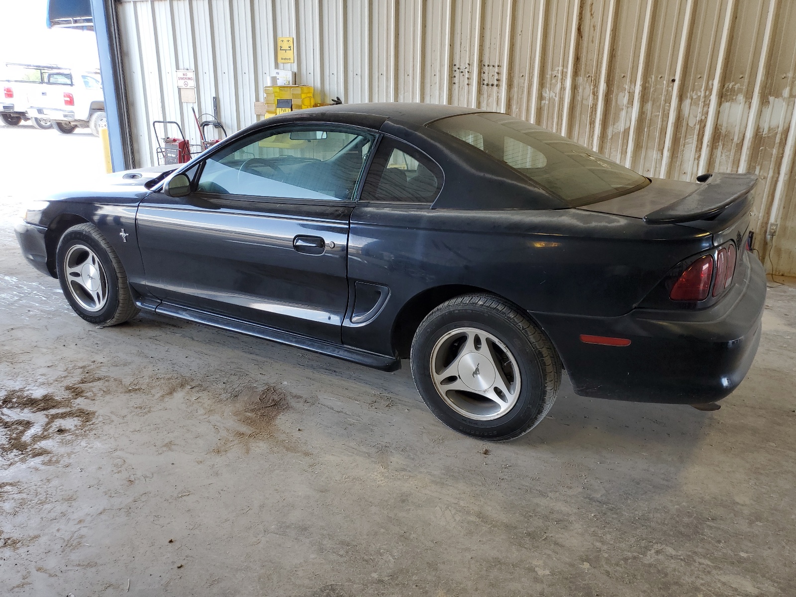 1FAFP4049WF144593 1998 Ford Mustang