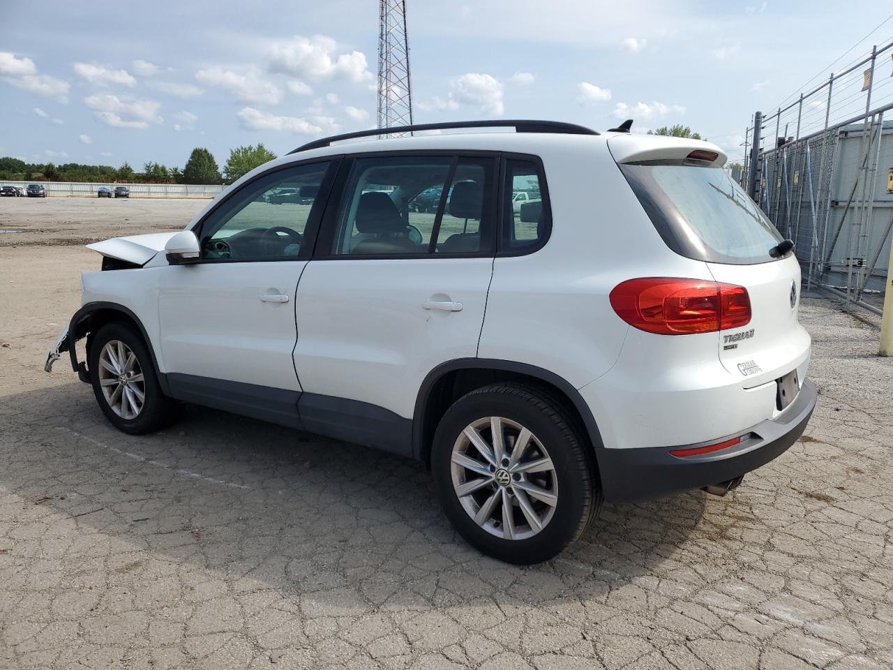 WVGBV7AX4JK005170 2018 VOLKSWAGEN TIGUAN - Image 2