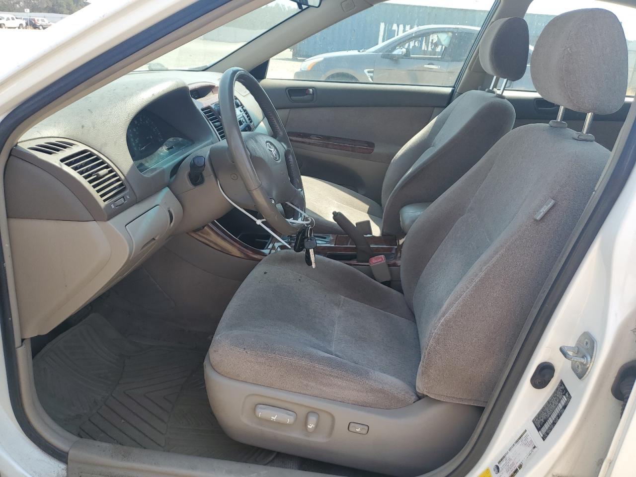 2004 Toyota Camry Le VIN: JTDBE30K240253730 Lot: 65477014