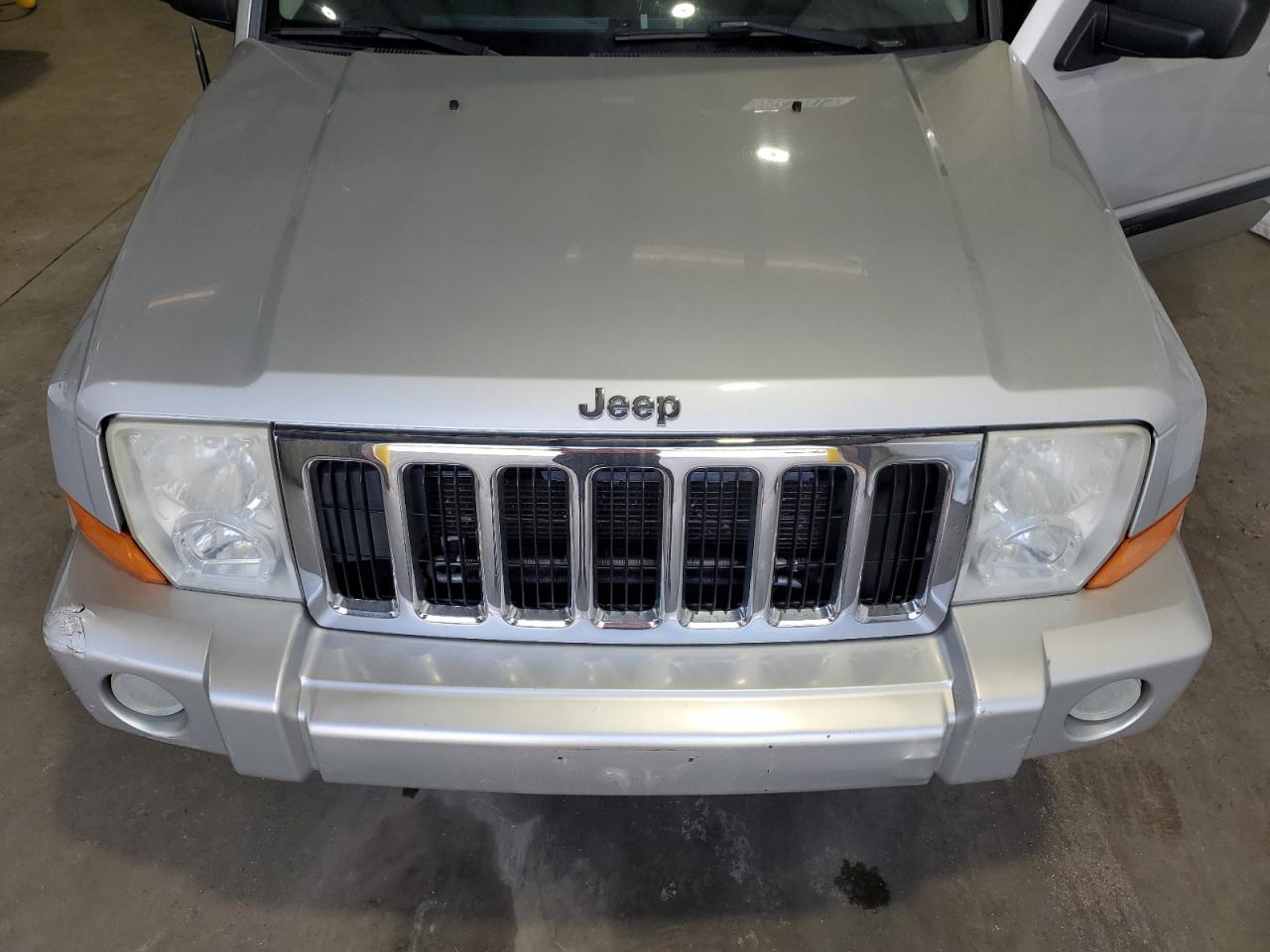 1J8HG48K58C101128 2008 Jeep Commander Sport