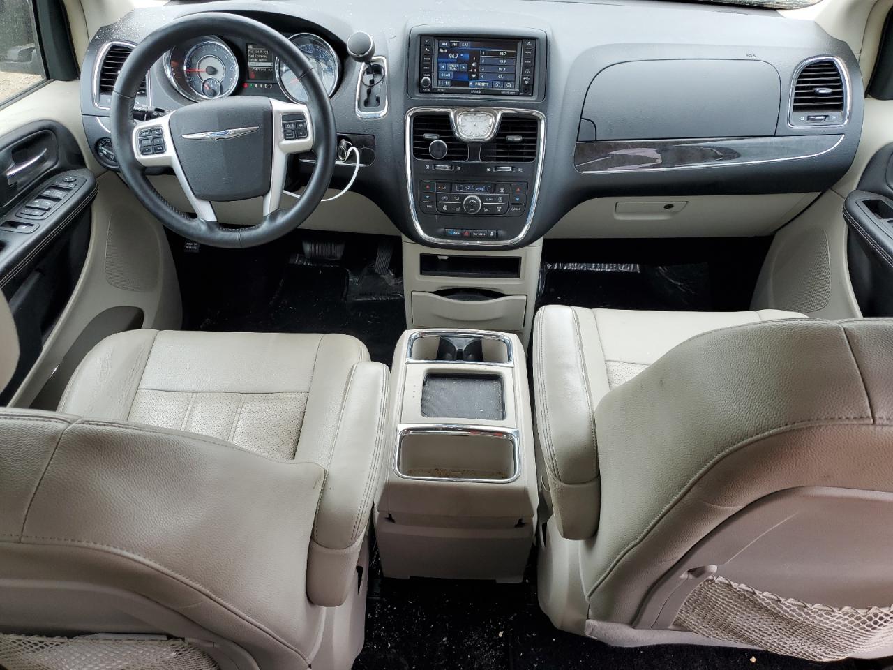 2015 Chrysler Town & Country Touring L VIN: 2C4RC1CG4FR555044 Lot: 64796404