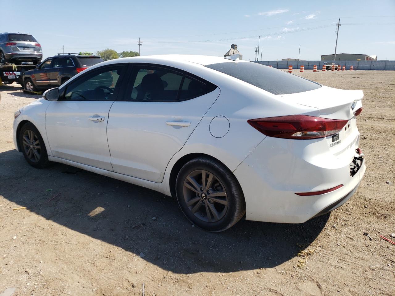 5NPD84LF4JH235510 2018 HYUNDAI ELANTRA - Image 2