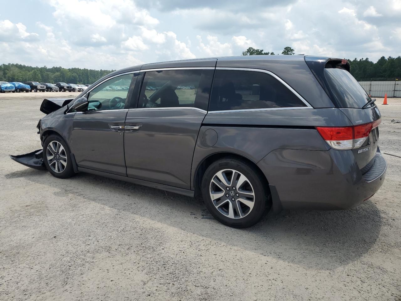2016 Honda Odyssey - Image 2