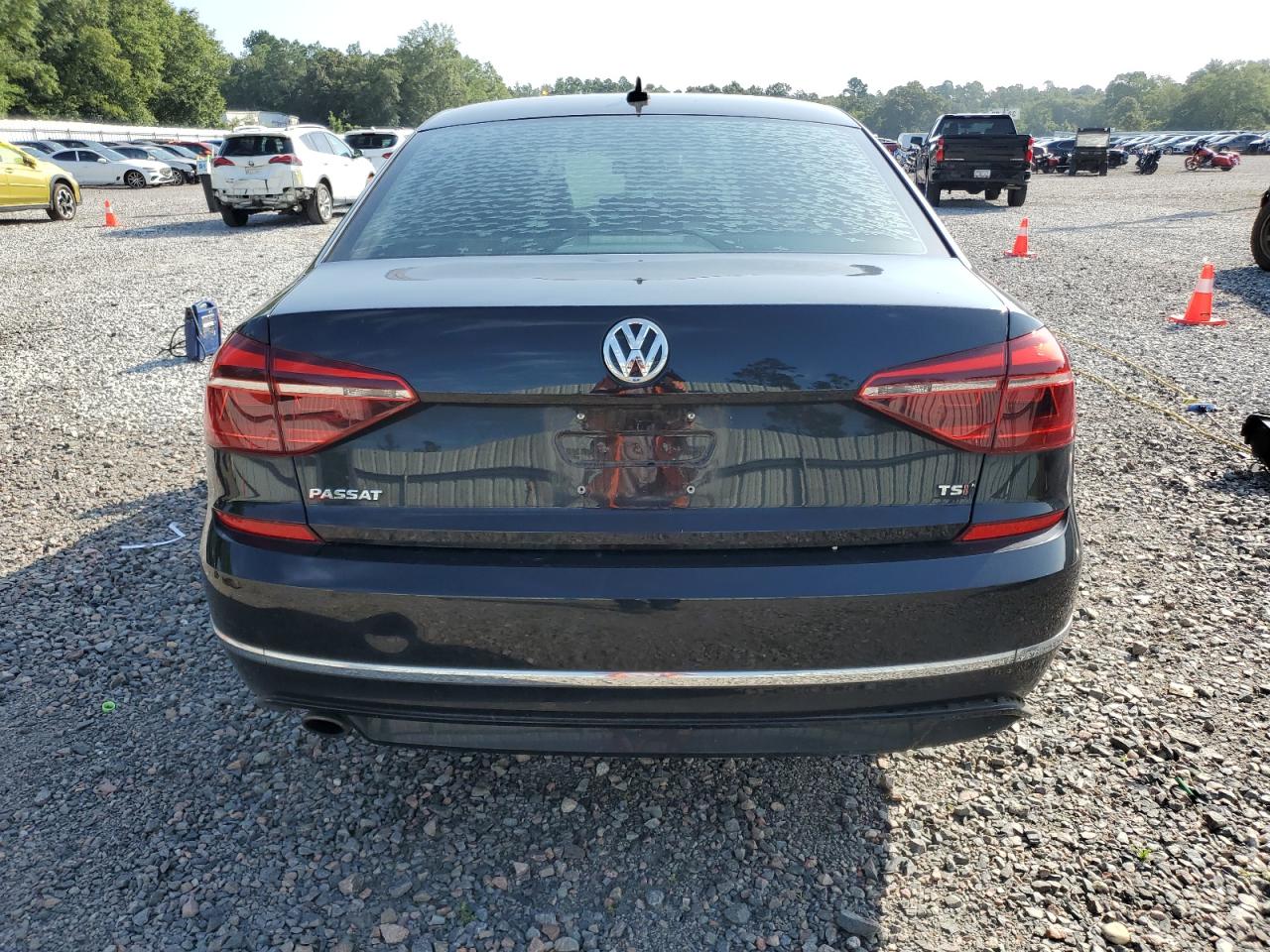 1VWAA7A31JC017275 2018 Volkswagen Passat S