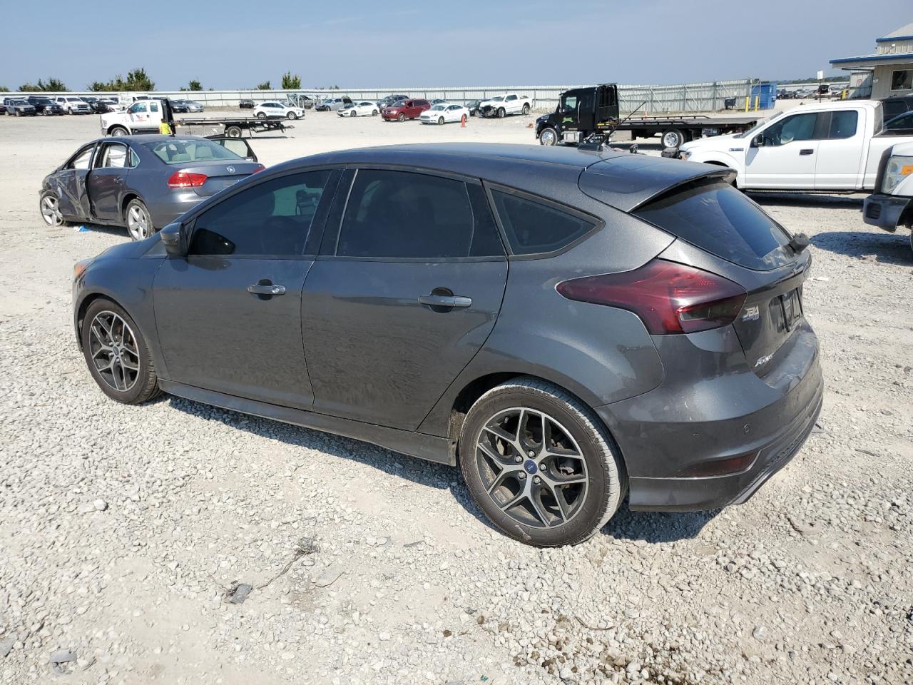 VIN 1FADP3K28FL348204 2015 FORD FOCUS no.2