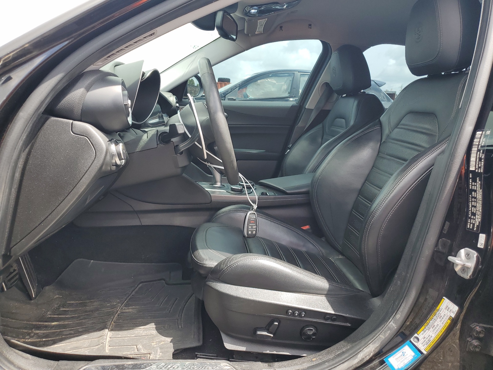 ZARFAECN4H7557904 2017 Alfa Romeo Giulia Ti