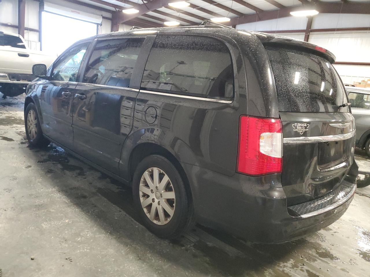 2015 Chrysler Town & Country - Image 2