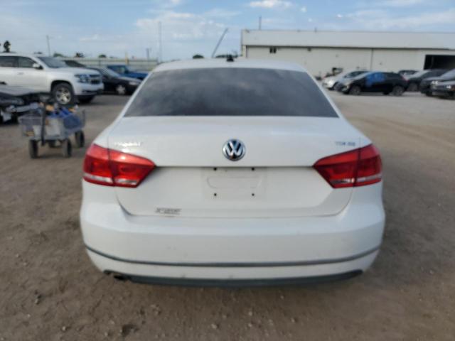  VOLKSWAGEN PASSAT 2013 Белый